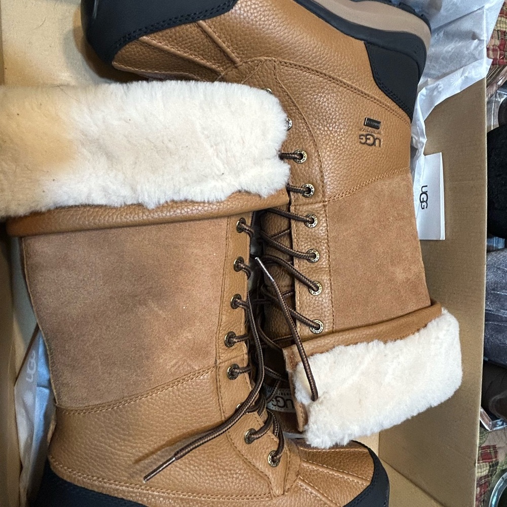 UGG Women's Adirondack Winter Boots with Fur Lining NWOT